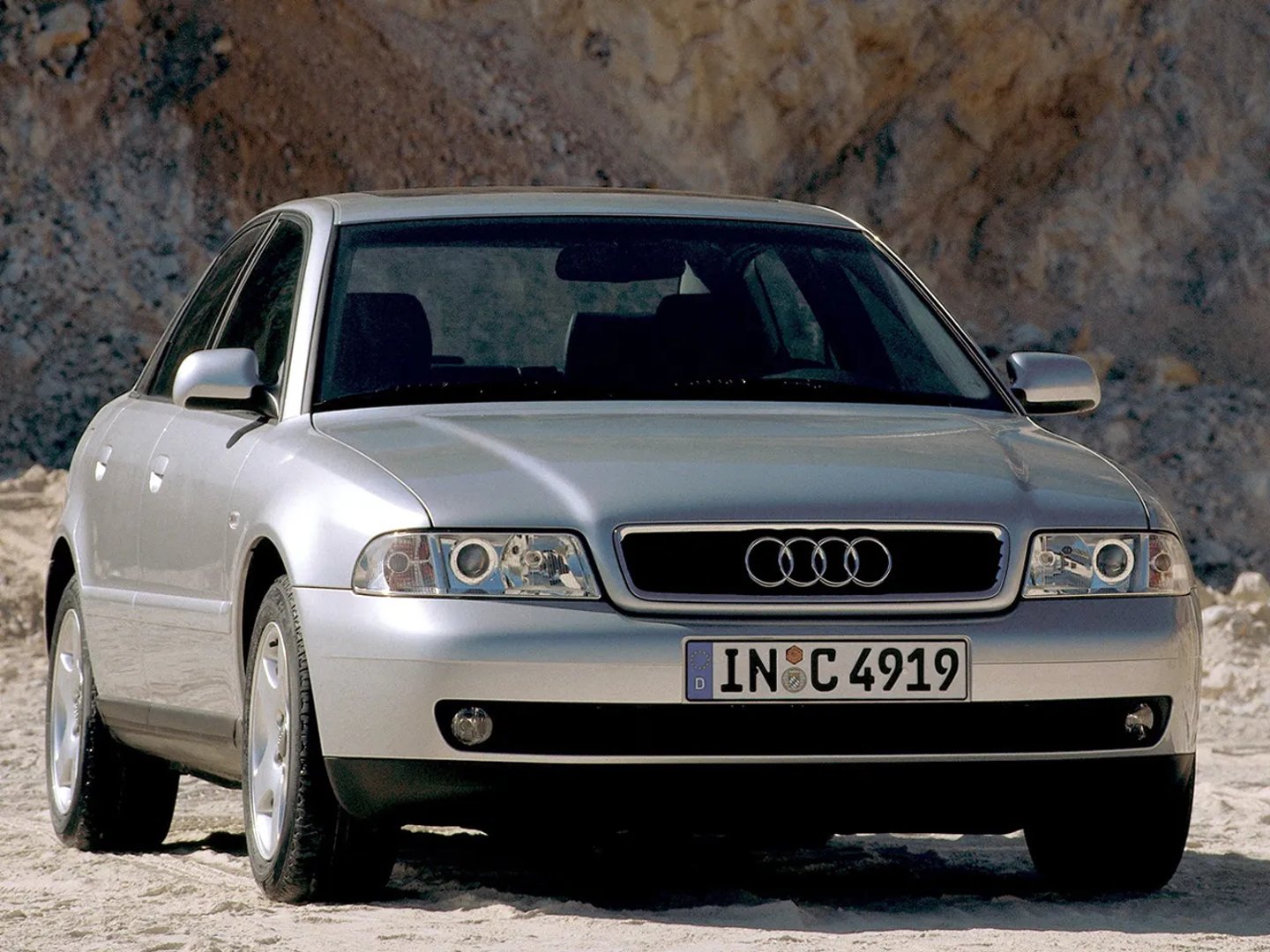 Audi_A4_1_generation_restyling__Sedan__1.jpg