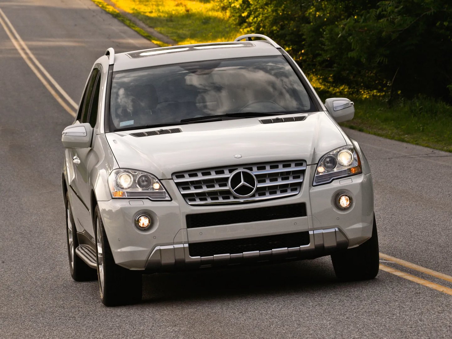 Mercedes_M-Class_2_generation_restyling__SUV_5-doors__1.jpg