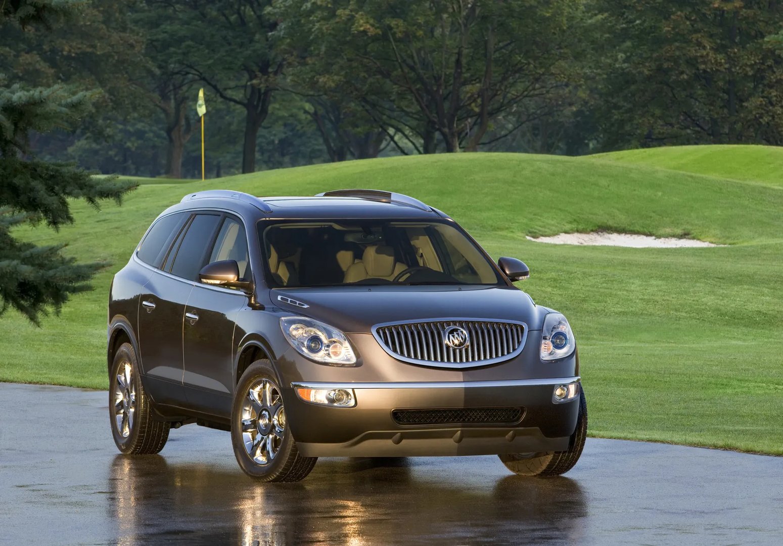 Buick_Enclave_1_generation__SUV_5-doors__5.jpg