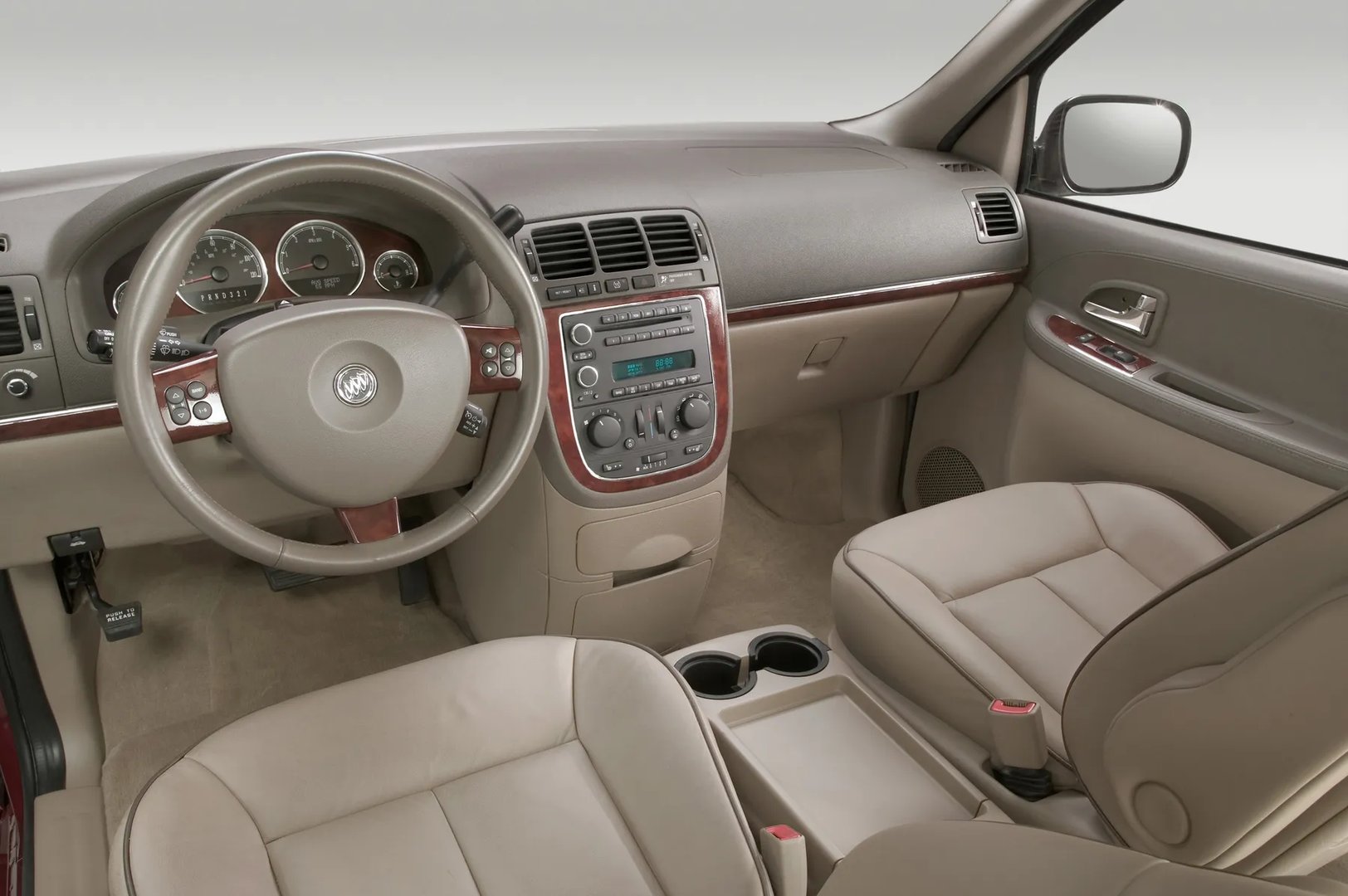 Buick_Terraza_1_generation__Minivan__12.jpg