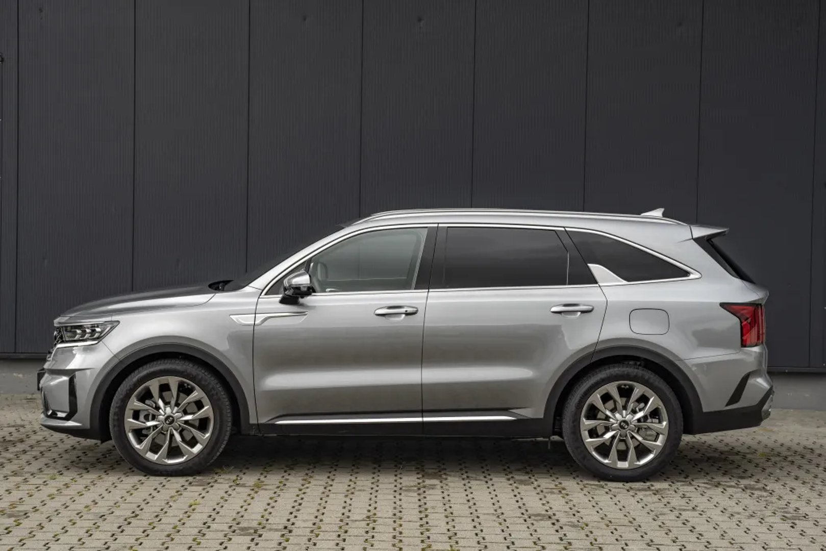 Kia_Sorento_4_generation__SUV_5-doors__5.jpg