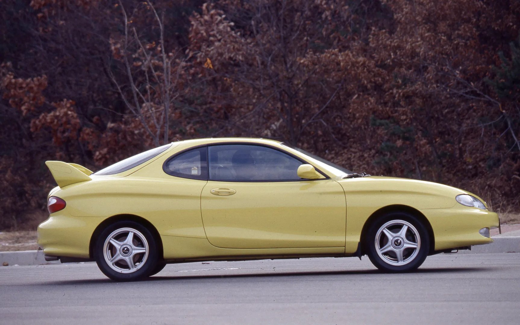 Hyundai_Tiburon_1_generation__Coupe__4.jpg