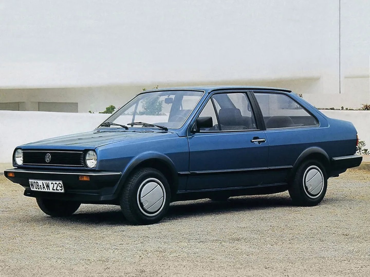 Volkswagen_Polo_1_generation__Sedan_2-doors__3.jpg