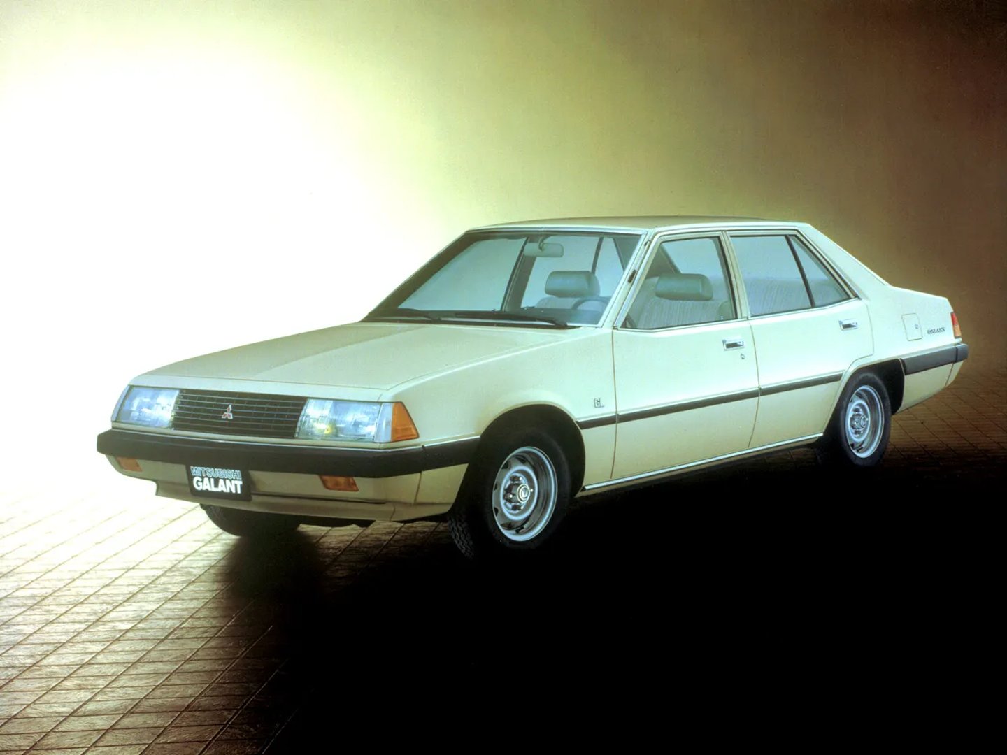 Mitsubishi_Galant_4_generation__Sedan__2.jpg