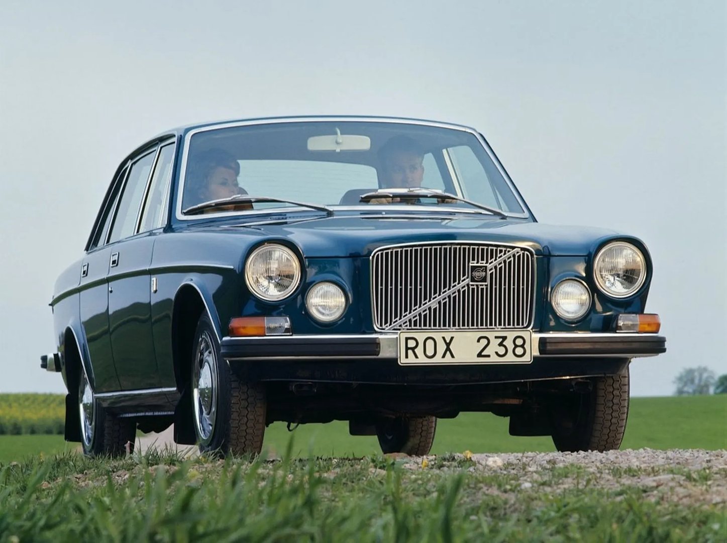 Volvo_164_1_generation__Sedan__4.jpg