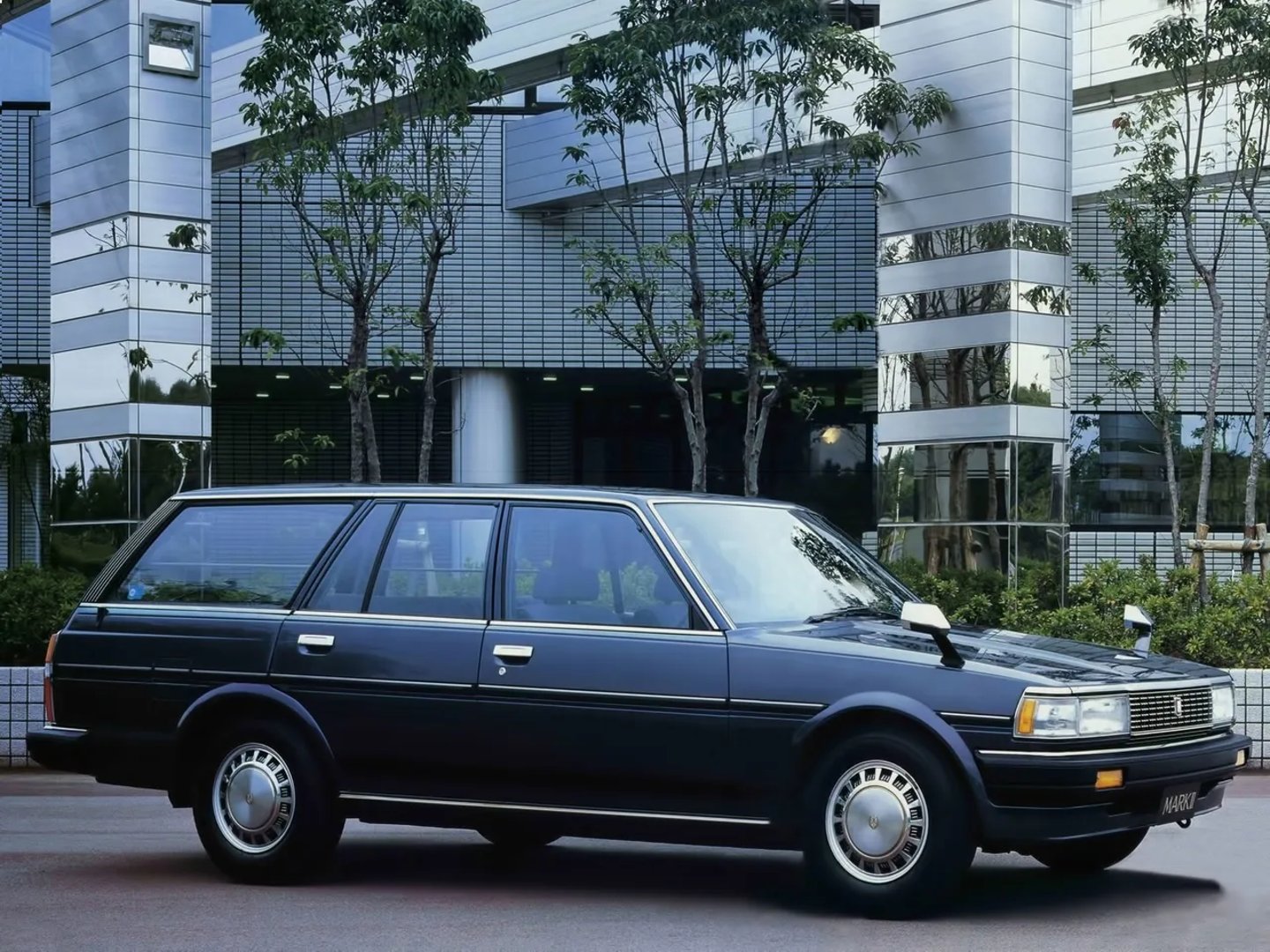 Toyota Mark II 5 generation  Estate 5-door
