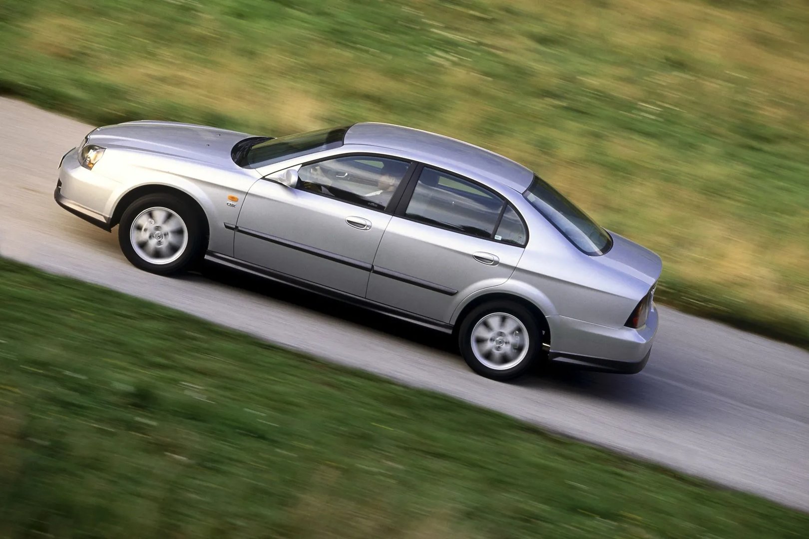 Daewoo_Evanda_1_generation__Sedan__4.jpg