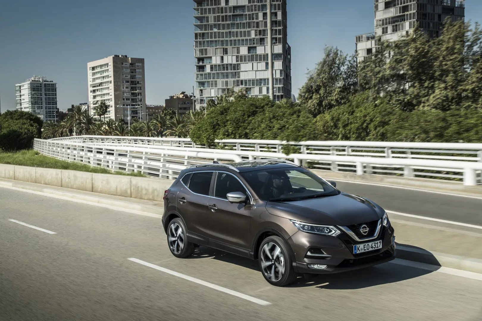 Nissan_Qashqai_2_generation_restyling__SUV_5-doors__6.jpg