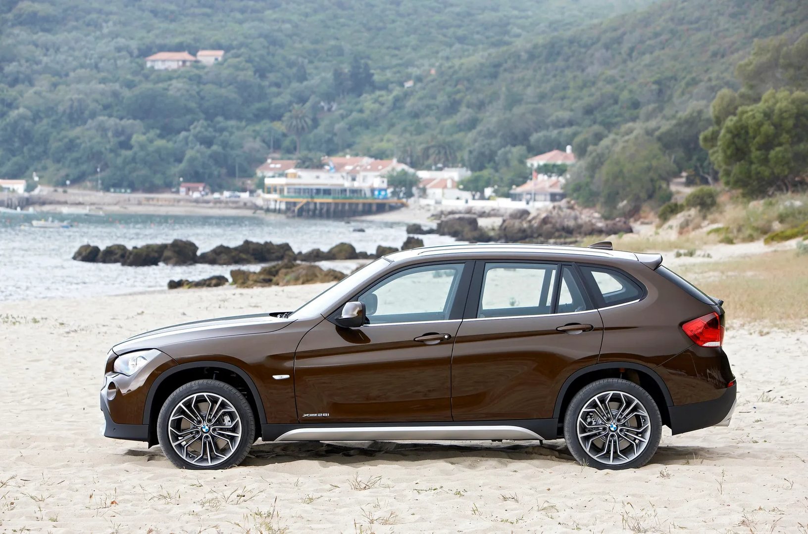 BMW_X1_1_generation__SUV_5-doors__10.jpg