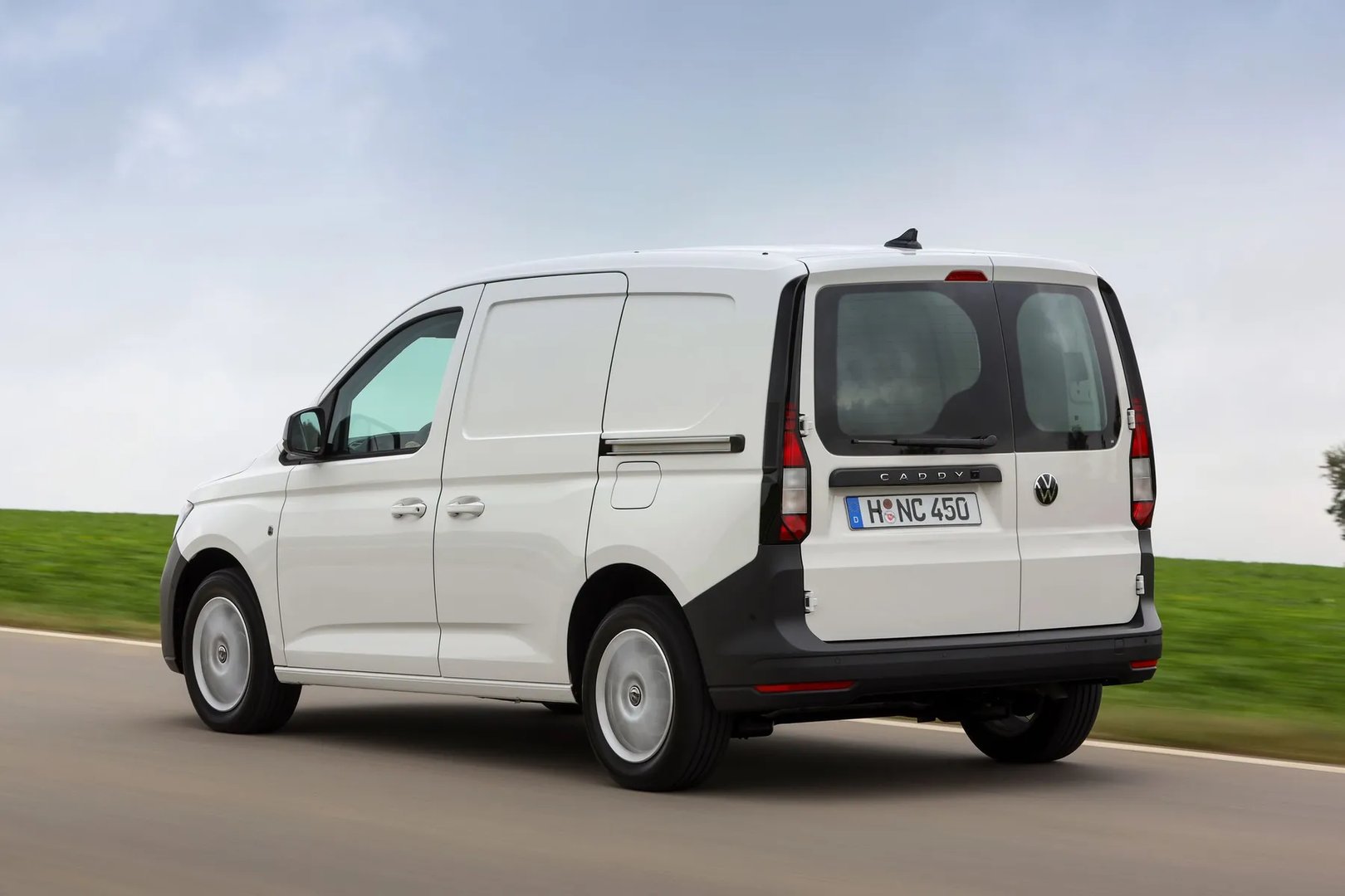 Volkswagen_Caddy_5_generation__Van__9.jpg