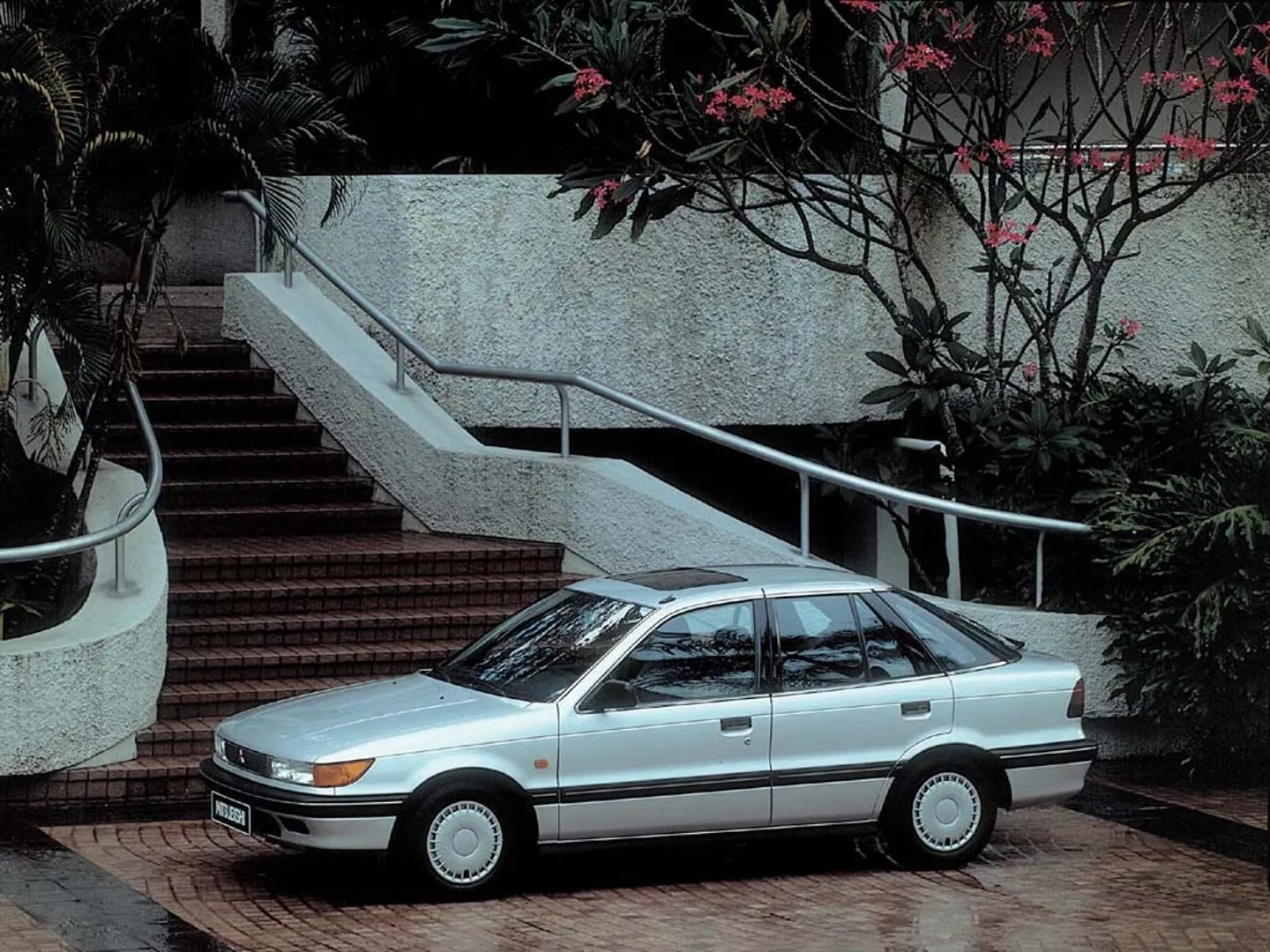 Mitsubishi_Lancer_5_generation__Hatchback_5-door__1.jpg