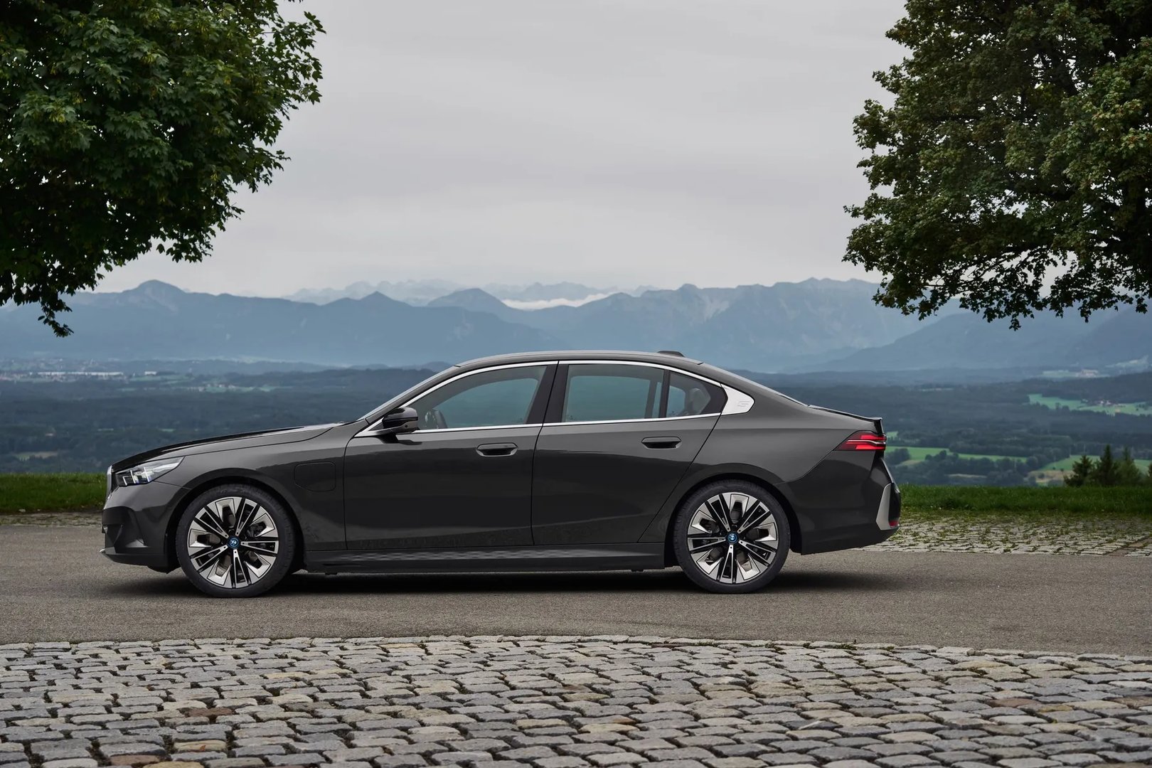 BMW_5_series_8_generation__Sedan__13.jpg