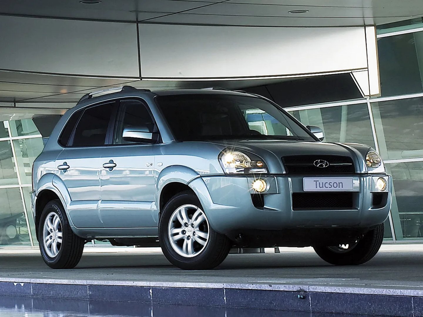 Hyundai_Tucson_1_generation__SUV_5-doors__9.jpg