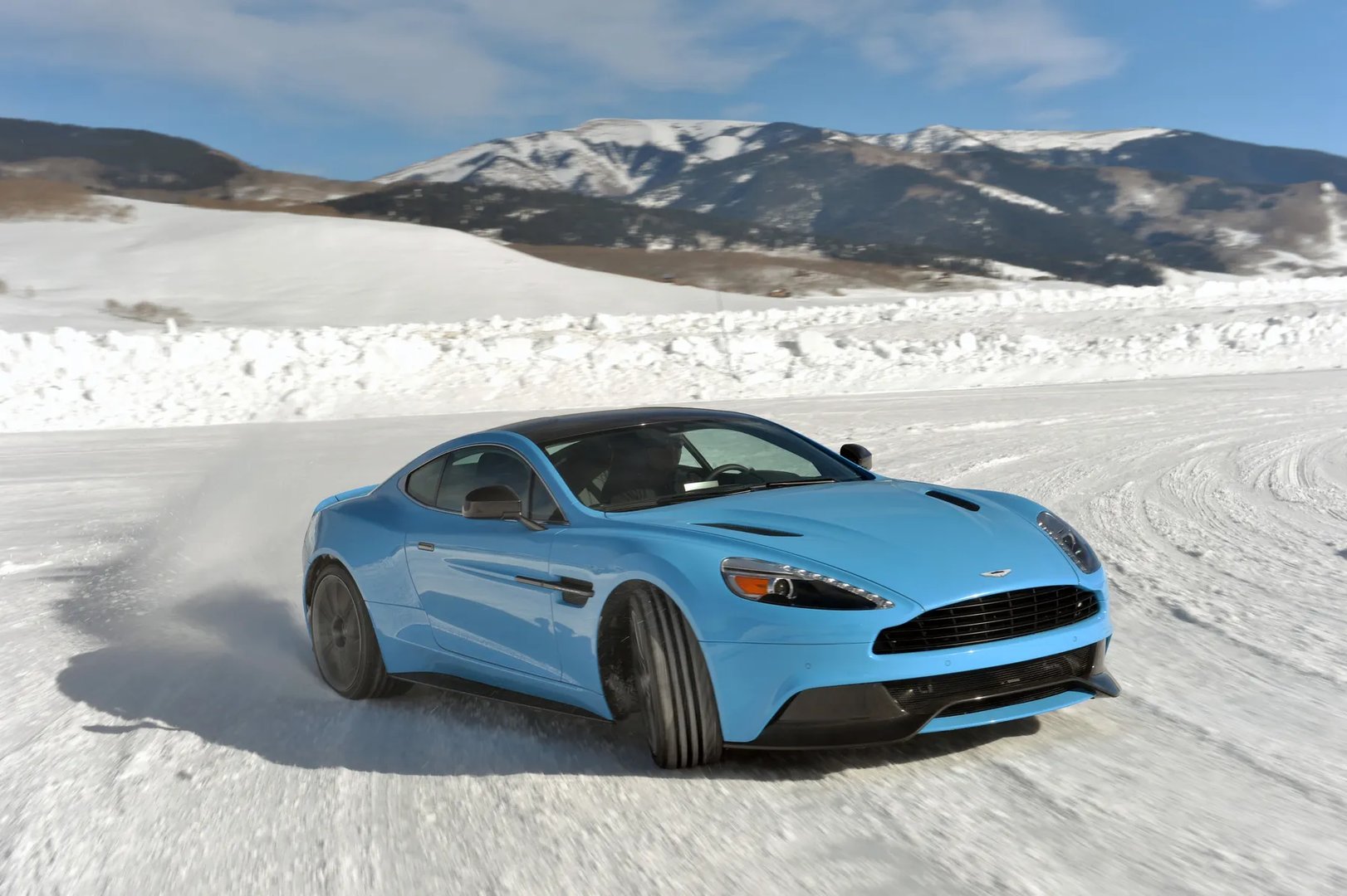 Aston Martin_Vanquish_2_generation__Coupe__12.jpg