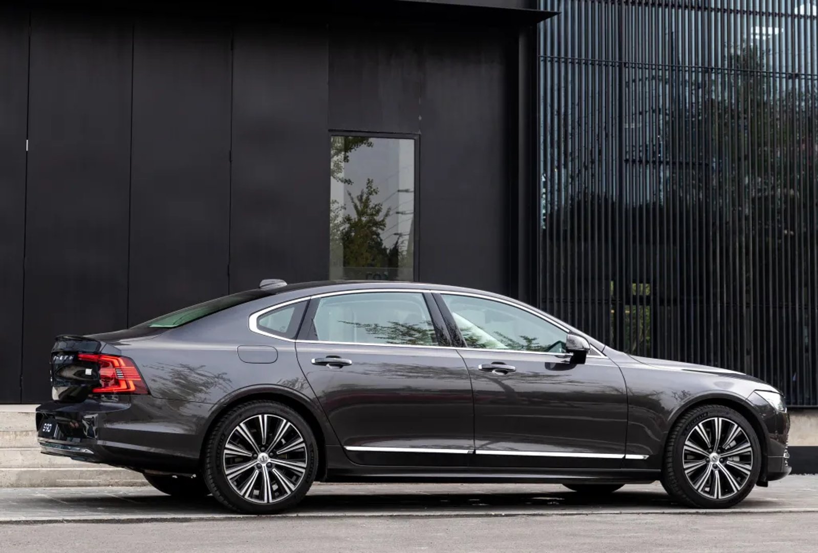 Volvo_S90_2_generation_restyling__Sedan__11.jpg