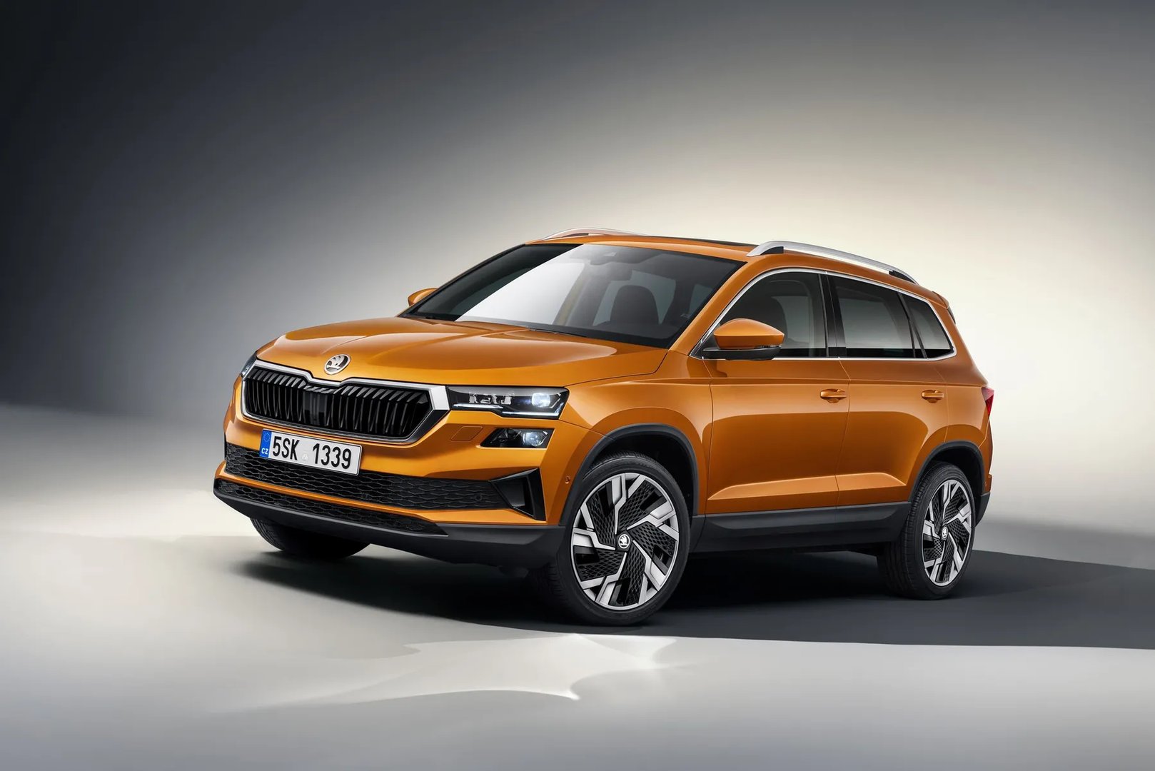 Skoda_Karoq_1_generation_restyling__SUV_5-doors__10.jpg