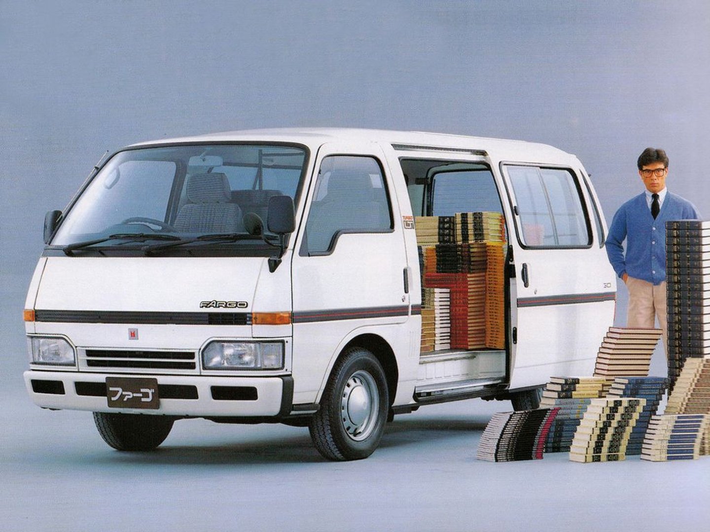 isuzu_Fargo_1_generation__Minivan__9.jpg