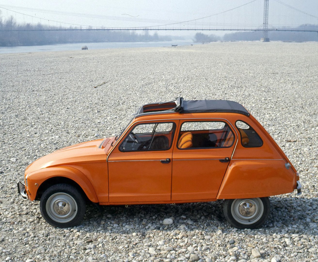 Citroen_Dyane_1_generation__Mini_5-doors__9.jpg