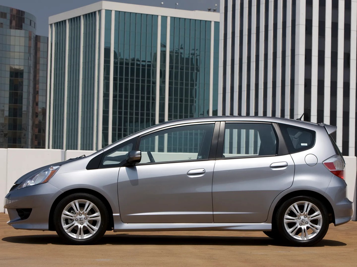 Honda_Fit_2_generation__Mini_5-doors__13.jpg