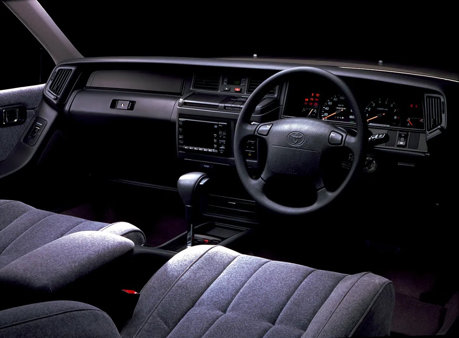Toyota_Crown_8_generation__Estate_5-door__7.jpg