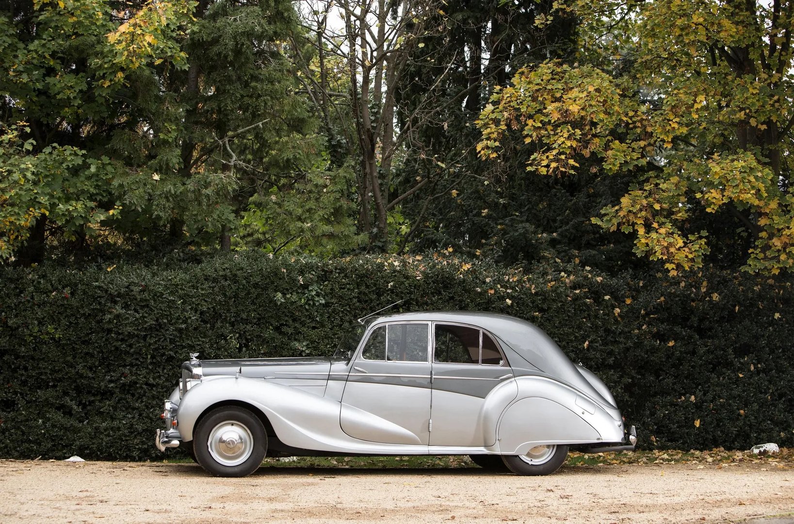 Bentley_Mark_VI_1_generation__Sedan__12.jpg