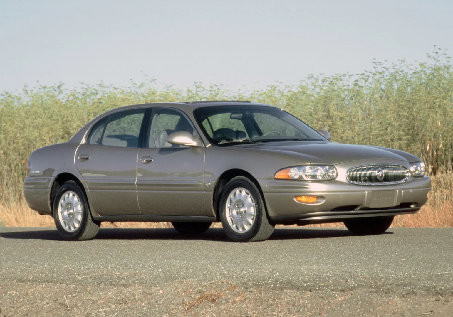 Buick_LeSabre_8_generation__Sedan__3.jpg
