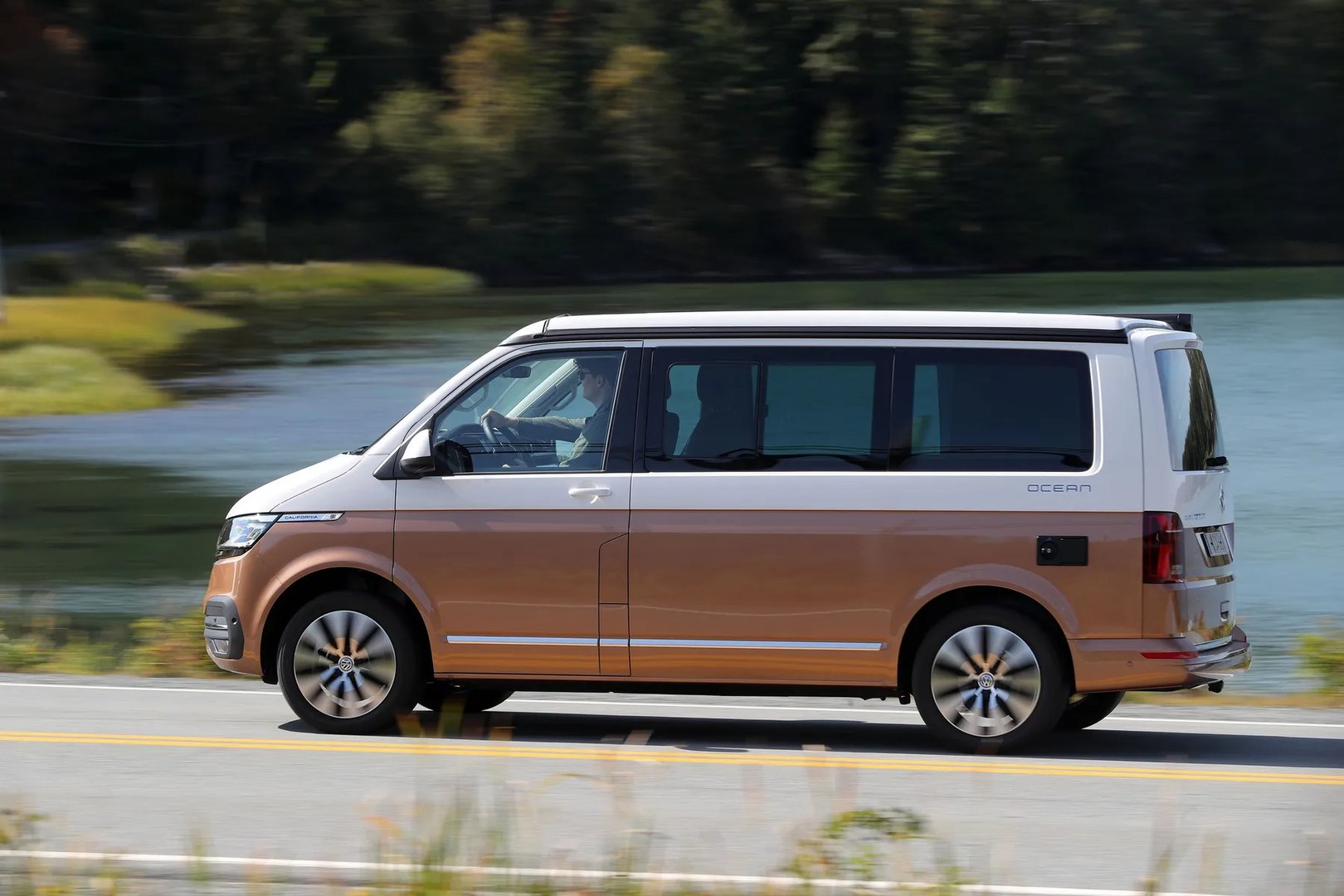 Volkswagen_California_6_generation_restyling__Minivan__5.jpg