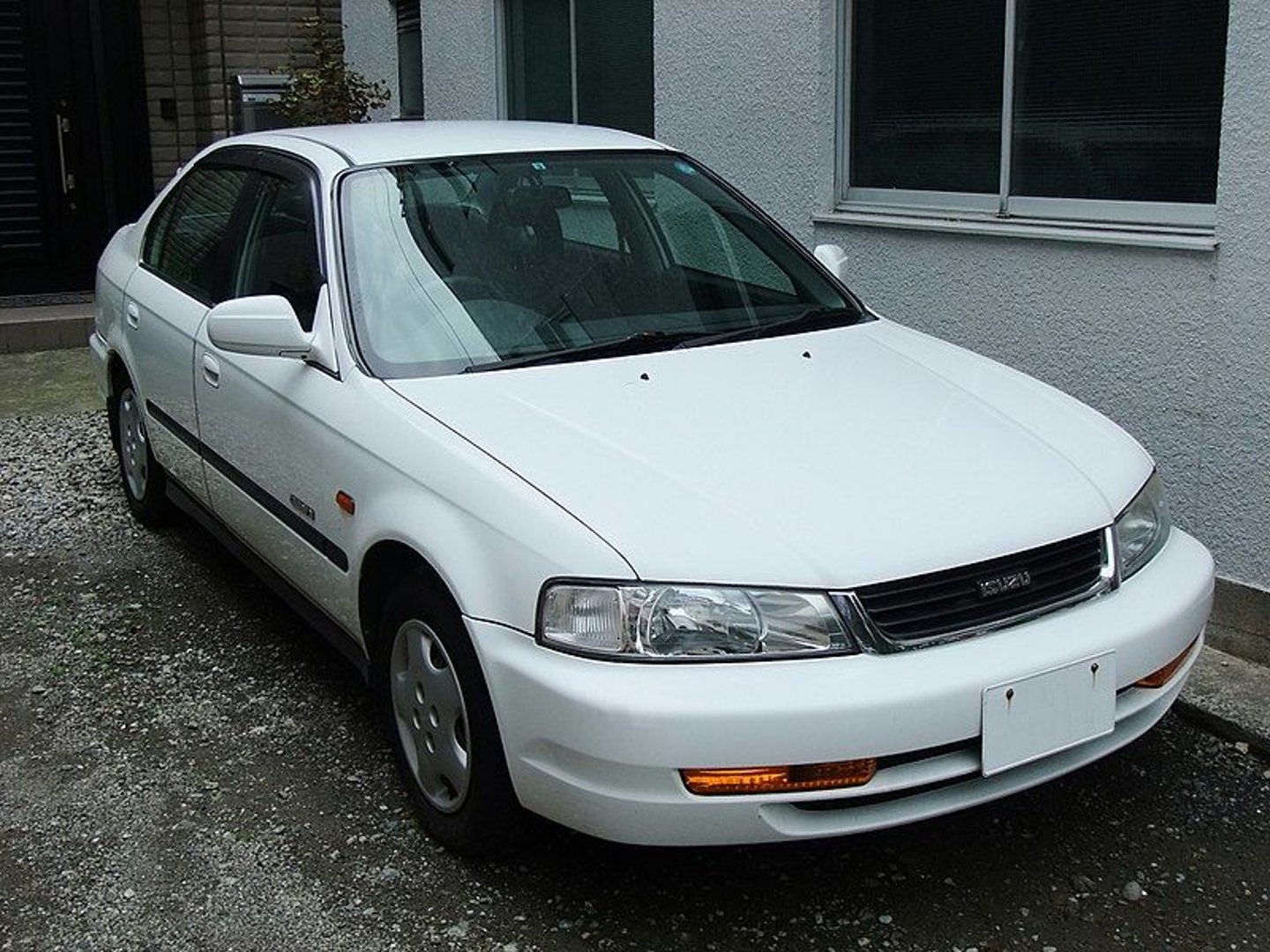 isuzu_Gemini_4_generation__Sedan__1.jpg