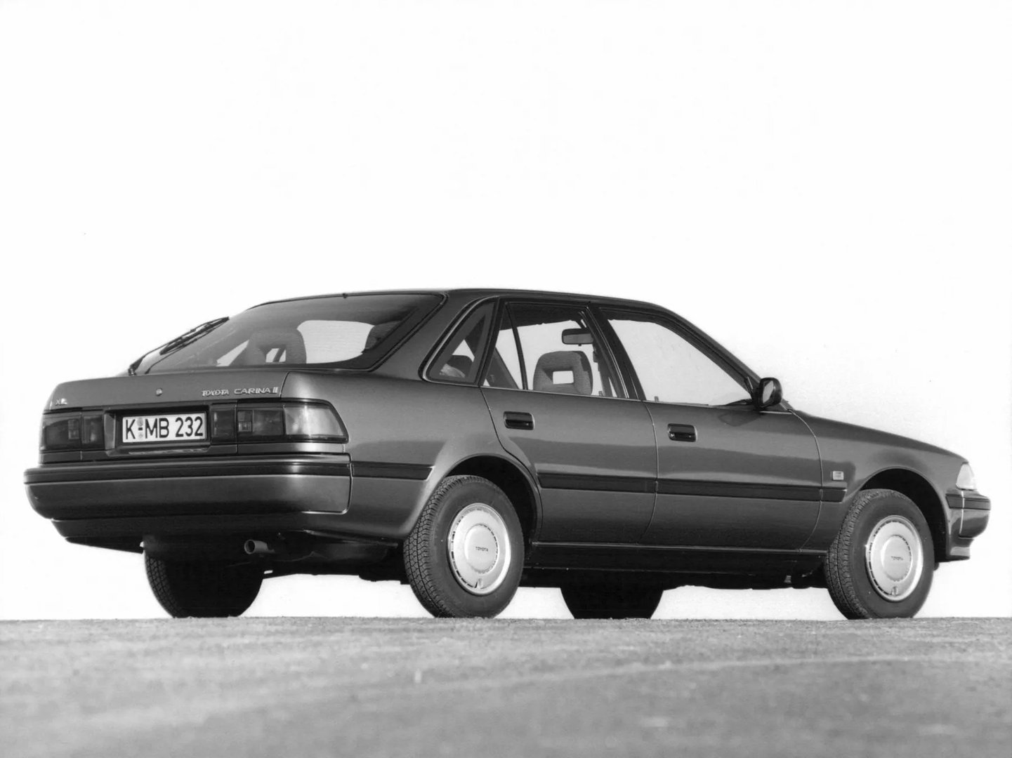 Toyota_Carina_5_generation__Hatchback_5-door__3.jpg