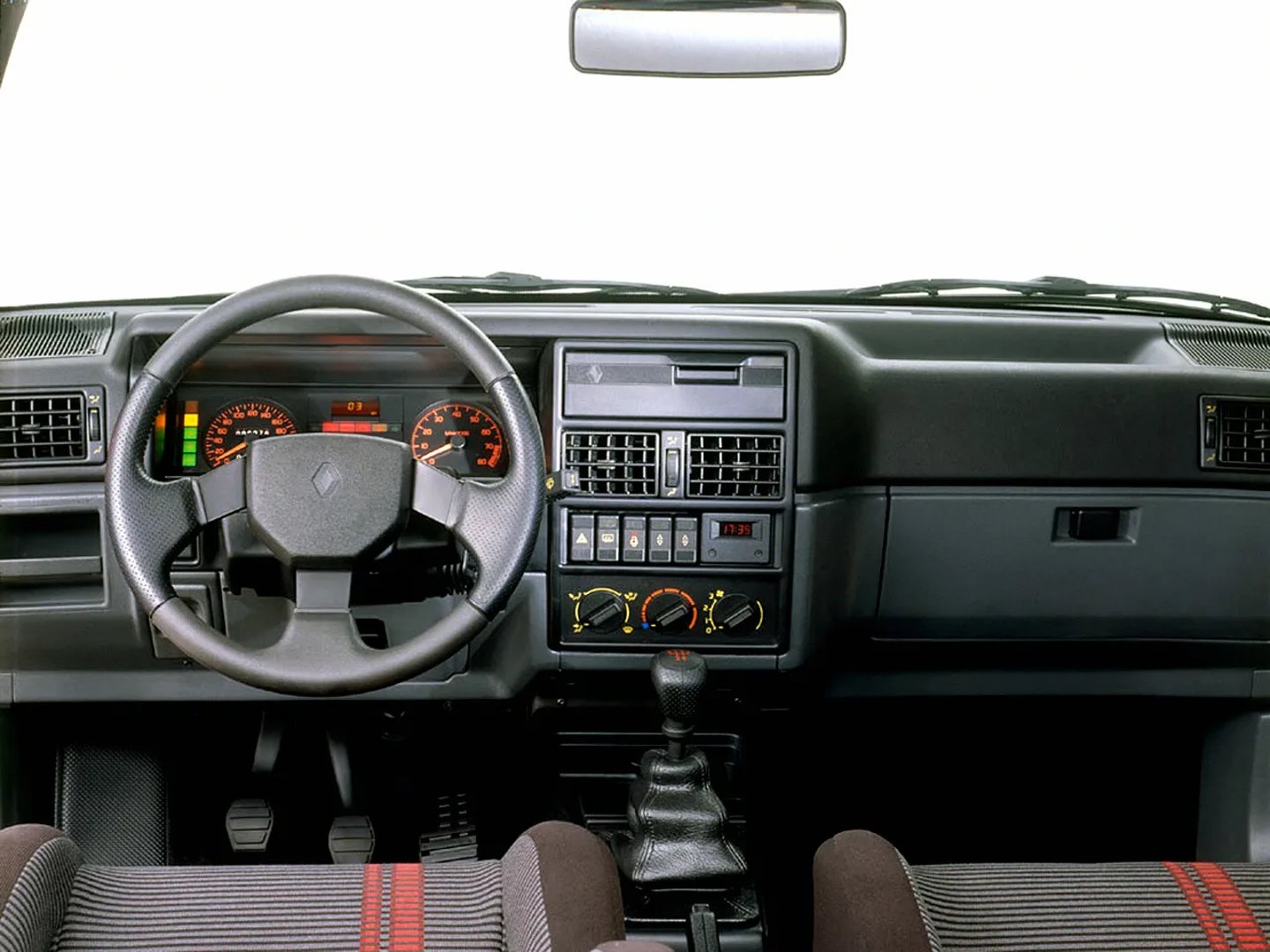 Renault_19_1_generation__Hatchback_3-door__7.jpg