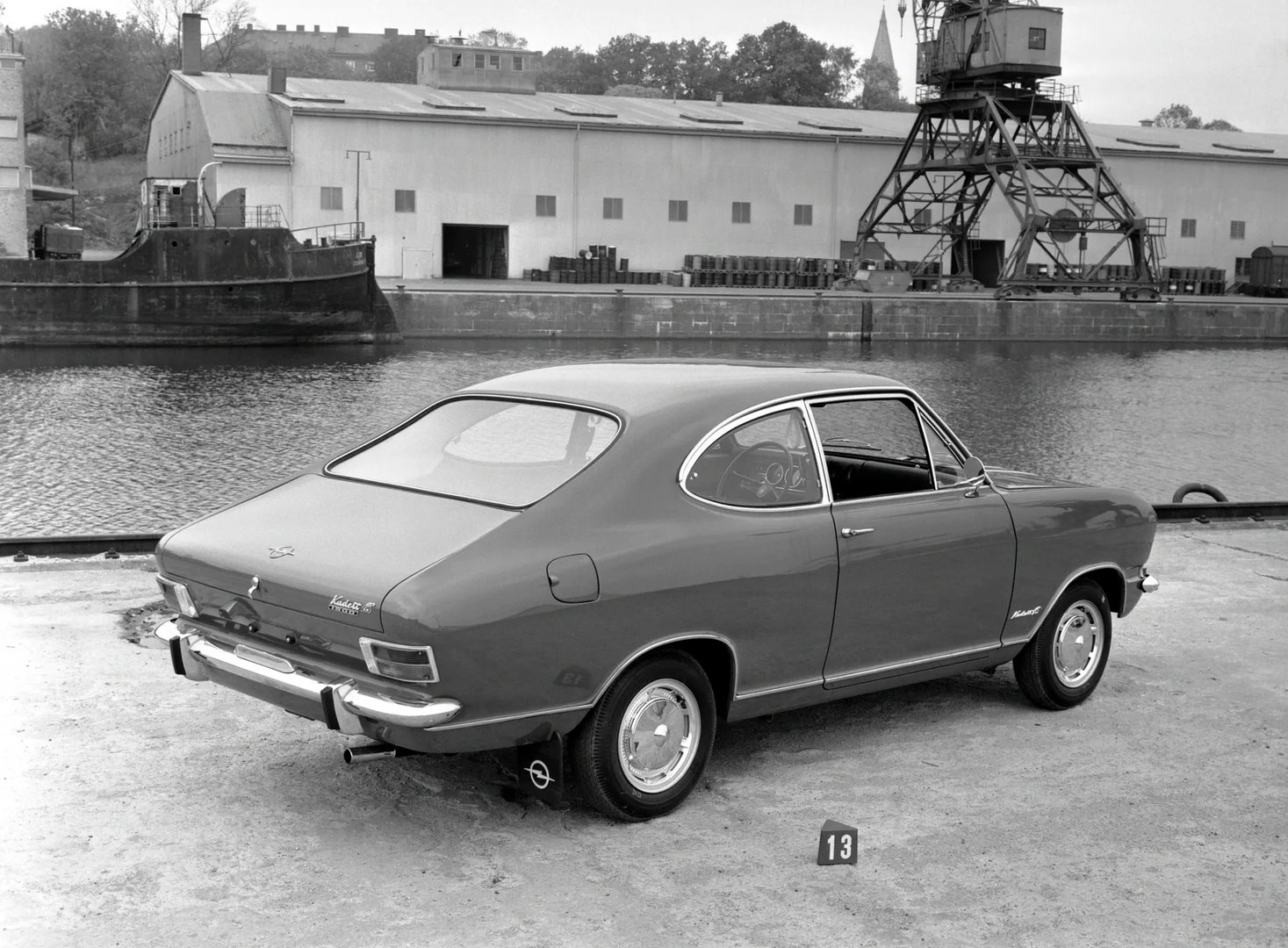Opel_Kadett_2_generation__Coupe__9.jpg