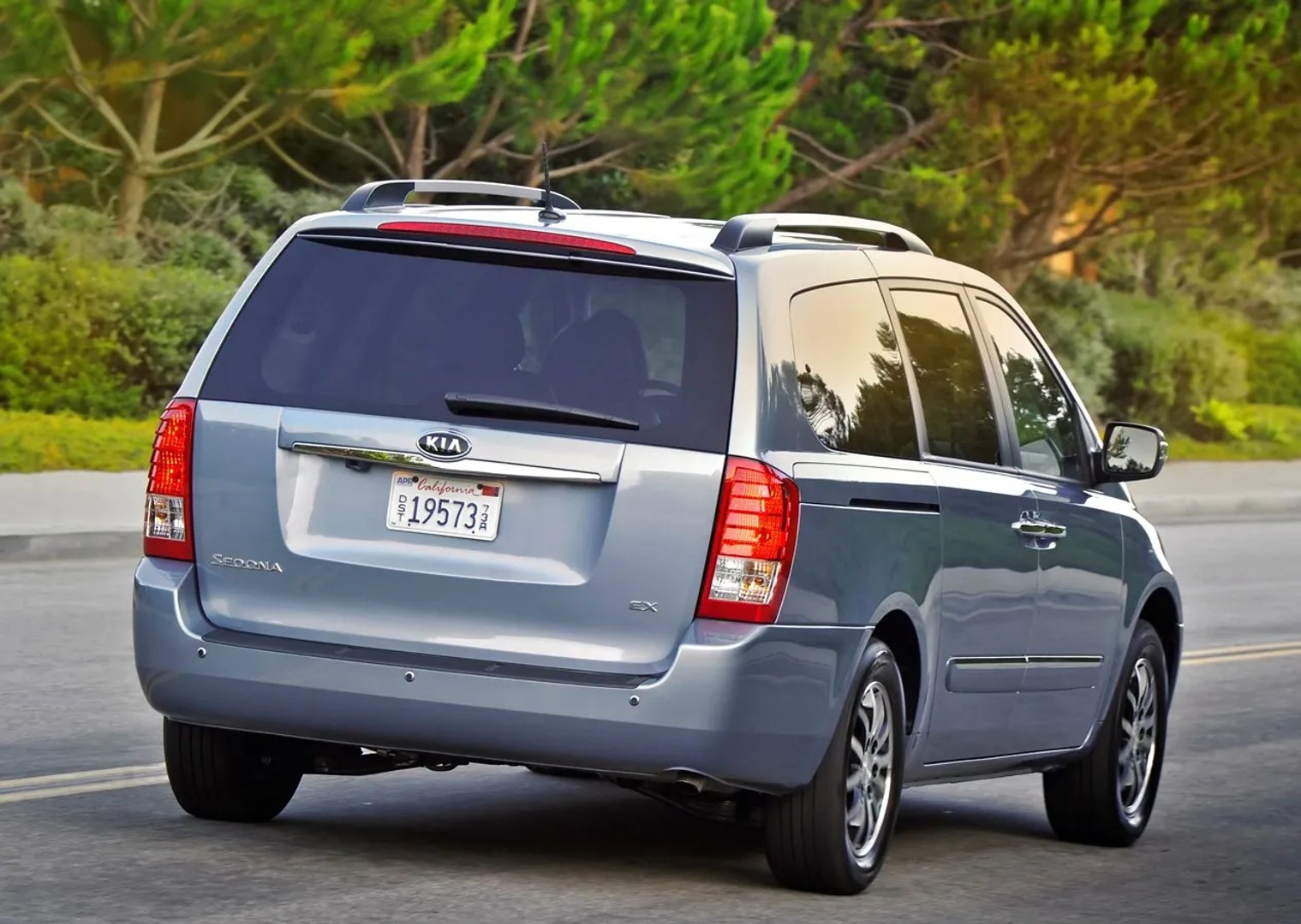 Kia_Sedona_2_generation_restyling__Minivan__3.jpg