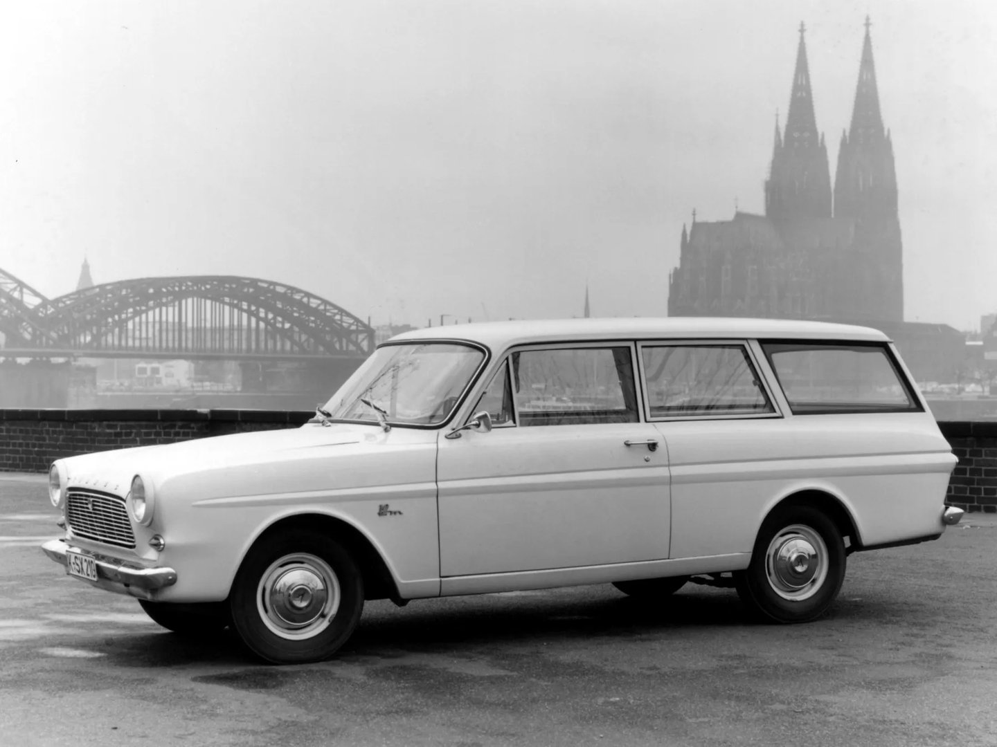 Ford_Taunus_1_generation__Estate_3-door__2.jpg