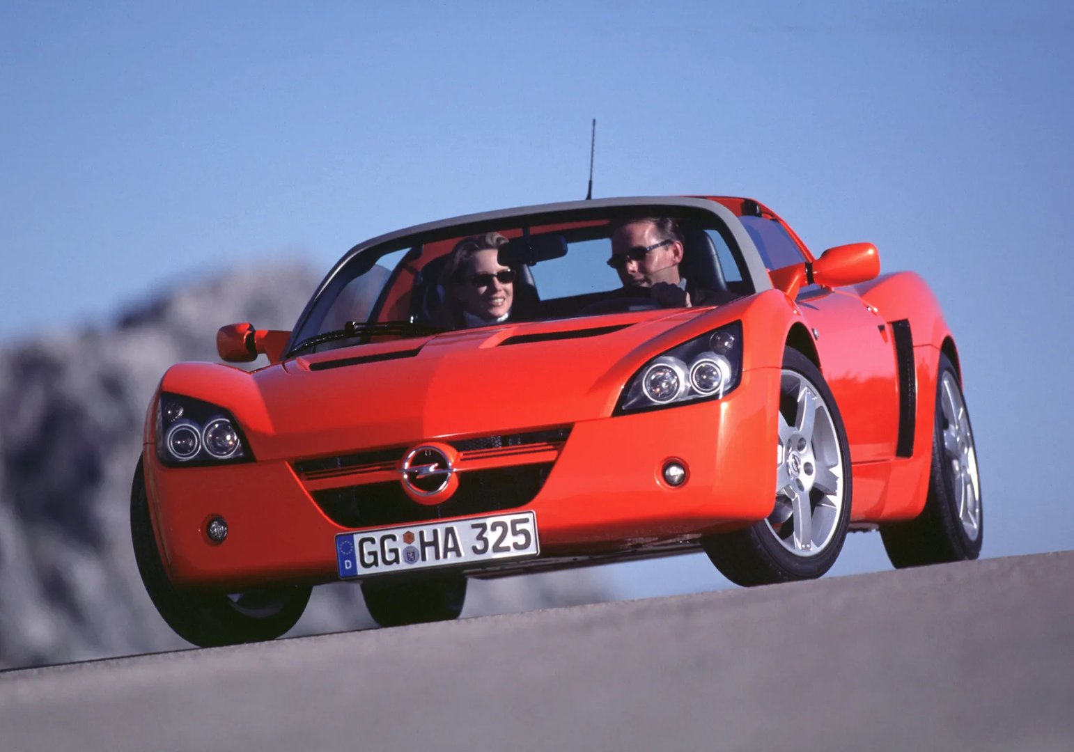 Opel_Speedster_1_generation__Targa__12.jpg
