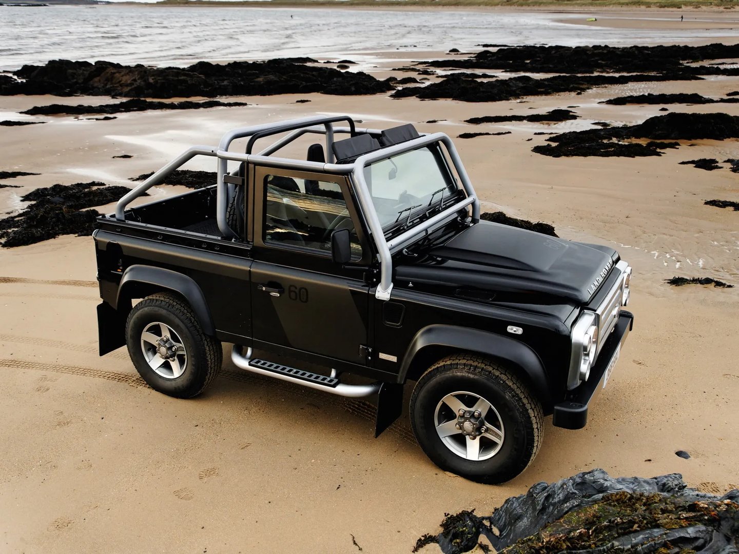 Land Rover_Defender_1_generation_restyling__SUV_cabriolet__12.jpg