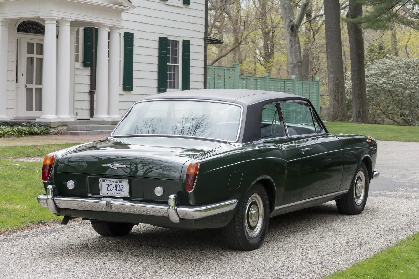 Rolls-Royce_Corniche_1_generation__Sedan_2-doors__1.jpg