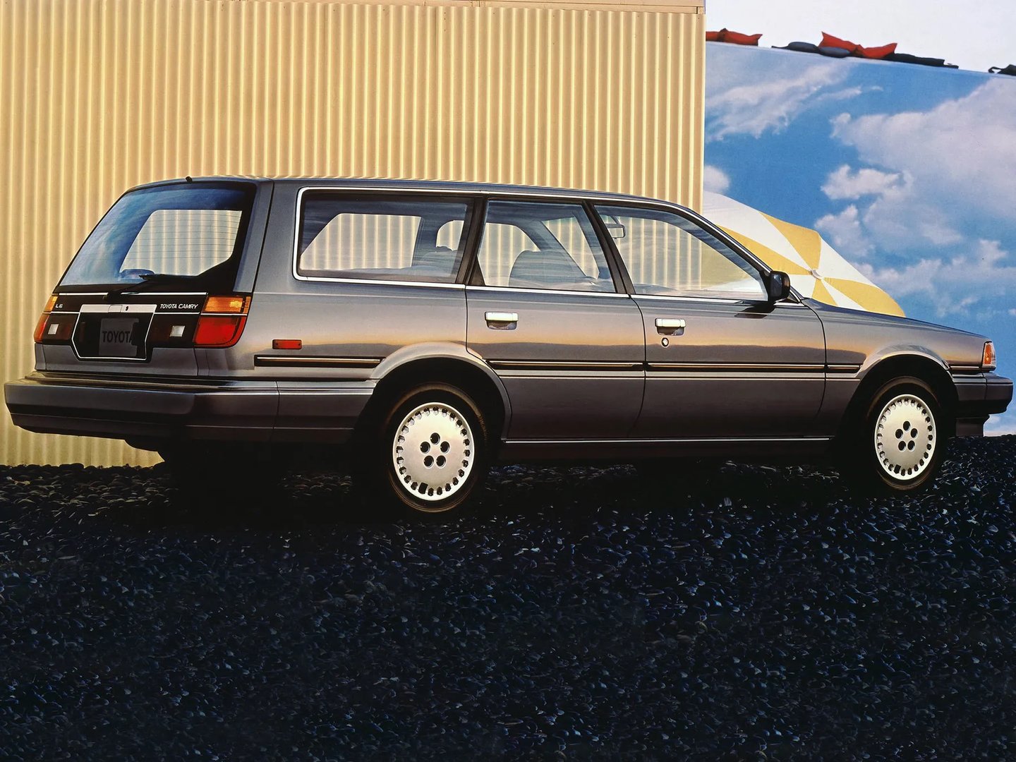 Toyota_Camry_2_generation__Estate_5-door__3.jpg