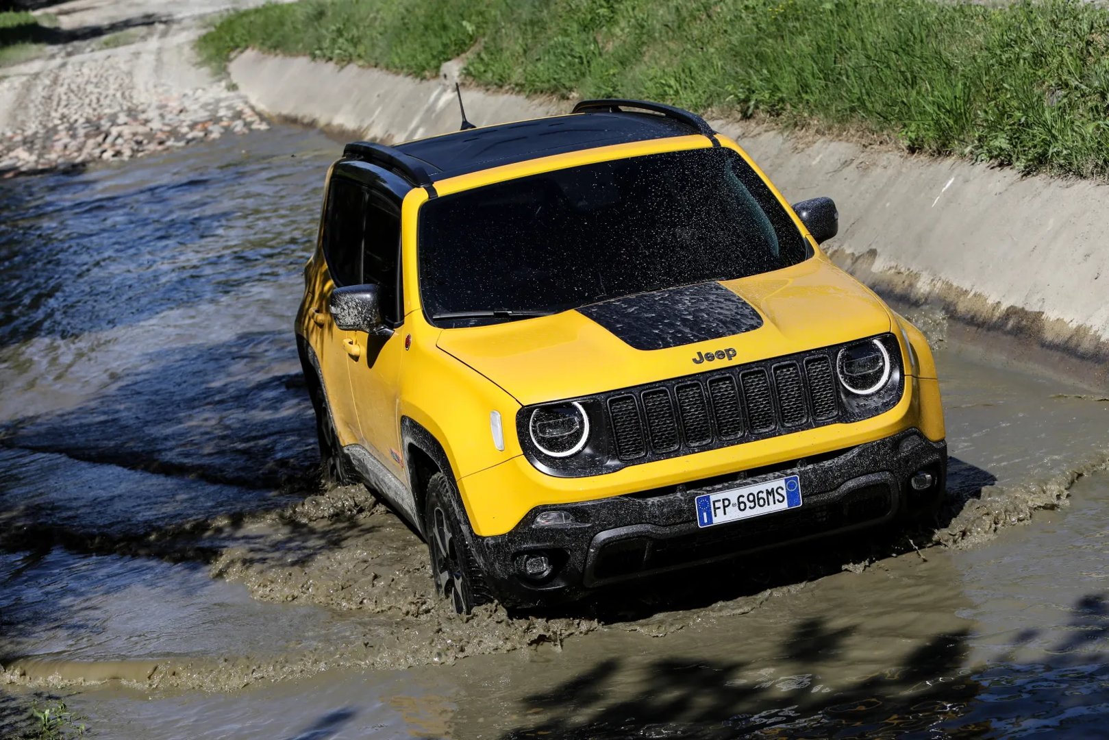 Jeep_Renegade_1_generation__SUV_5-doors__3.jpg
