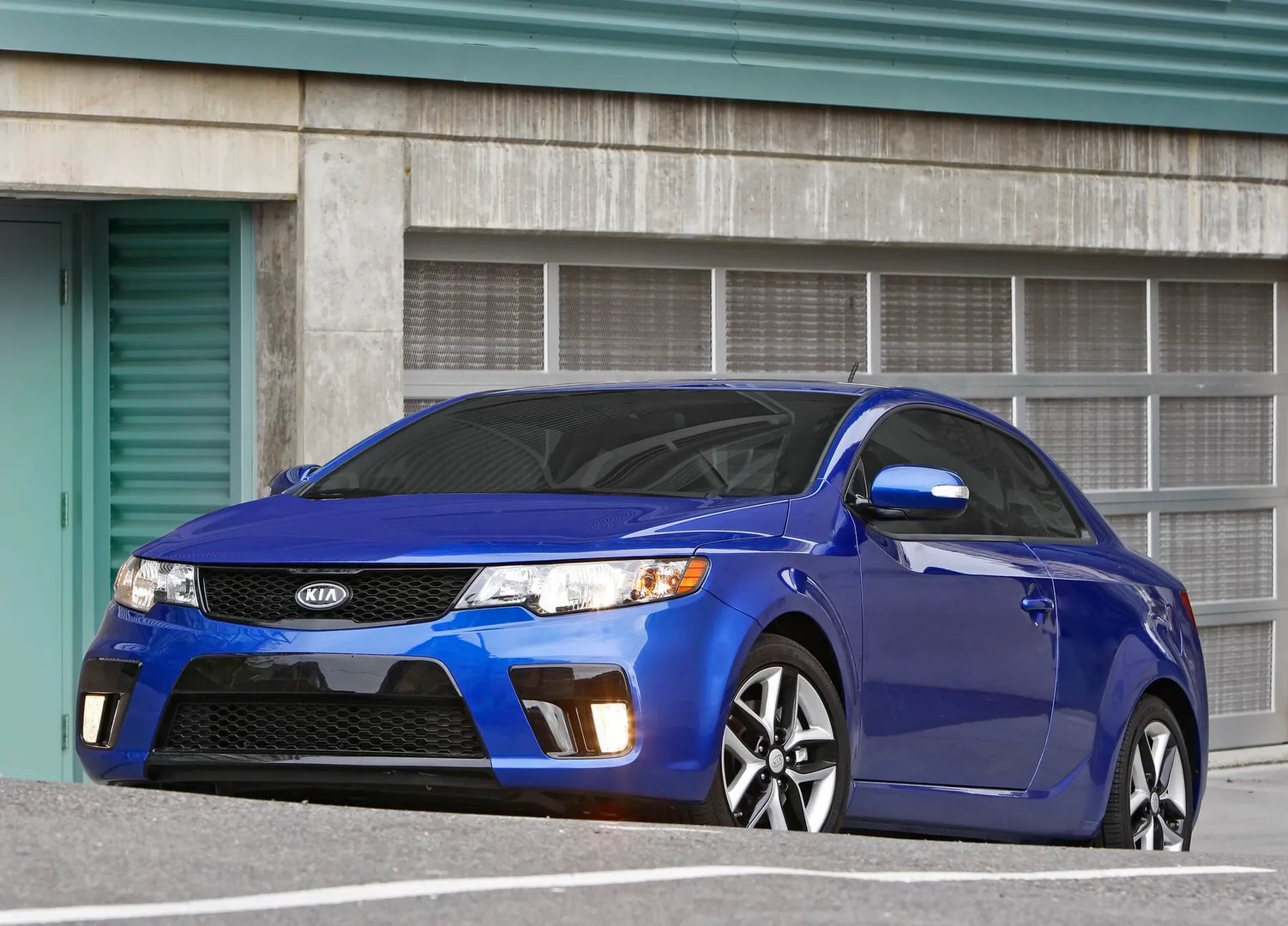Kia_Forte_1_generation__Coupe__8.jpg