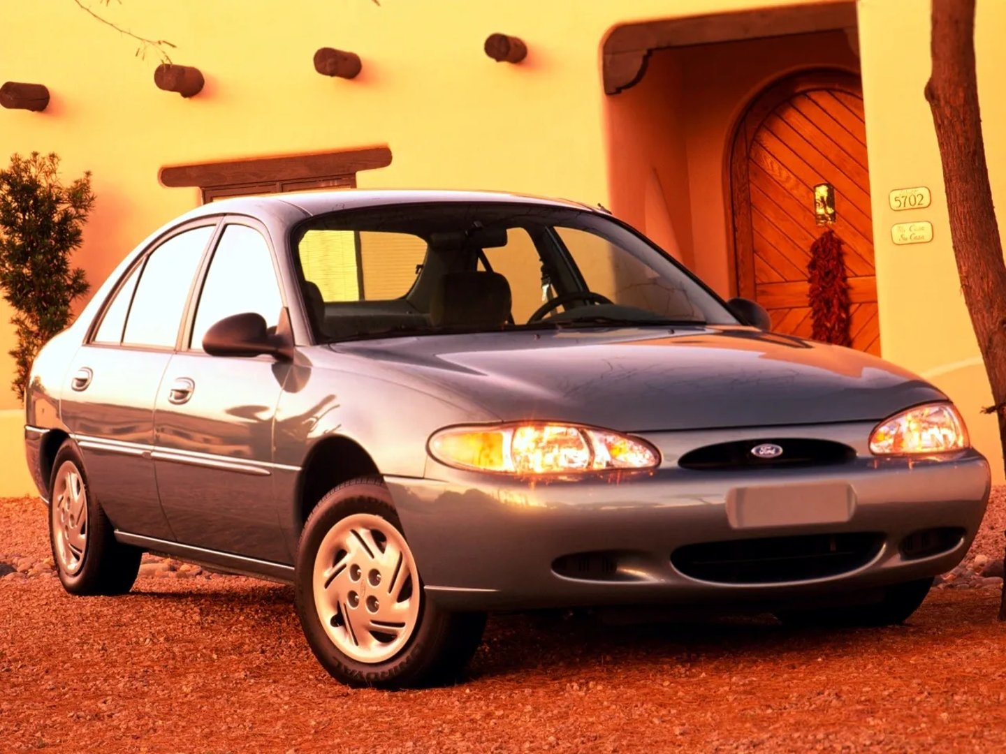 Ford_Escort_(North_America)_3_generation__Sedan__6.jpg