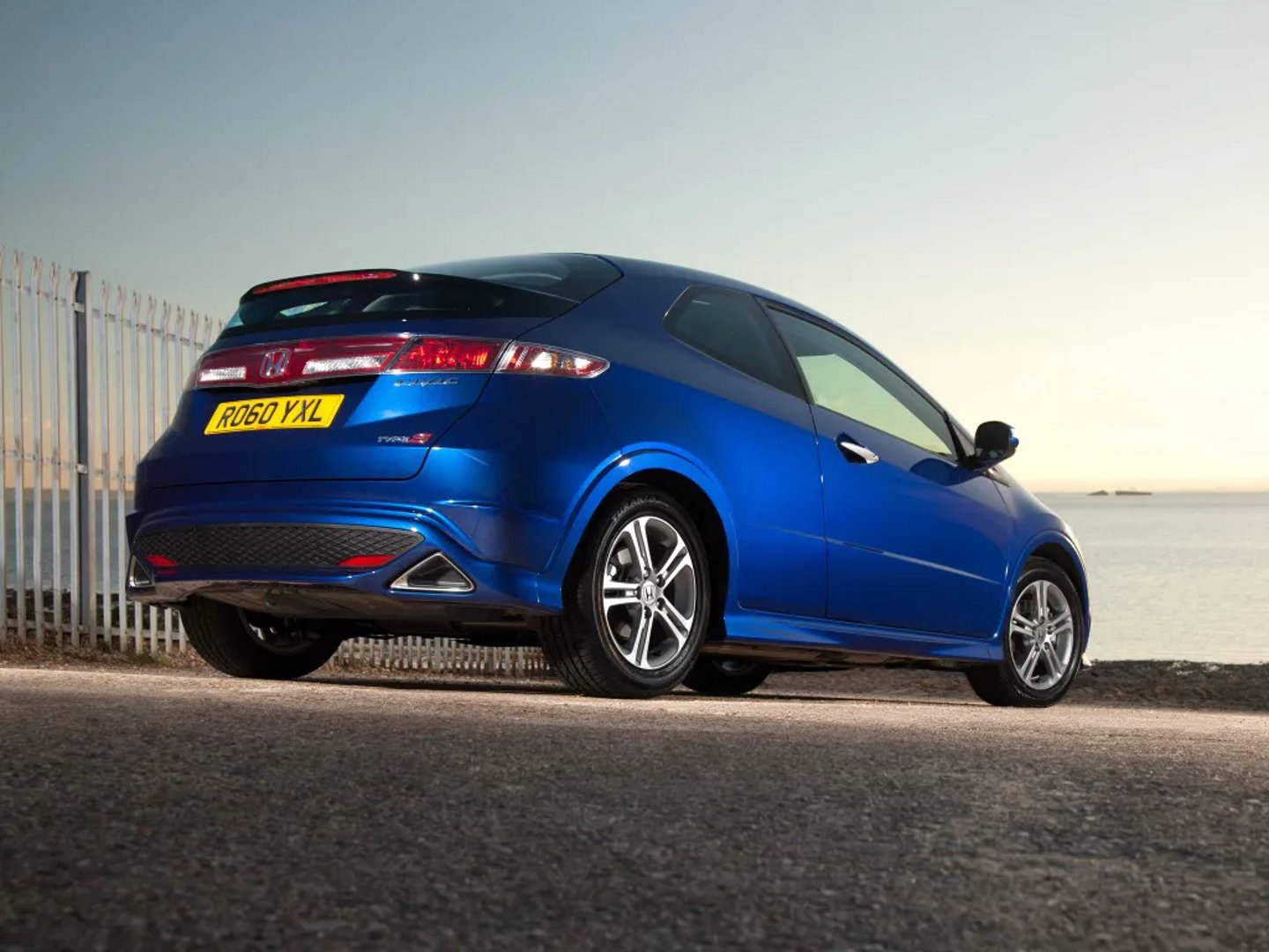 Honda_Civic_8_generation_restyling__Hatchback_3-door__8.jpg