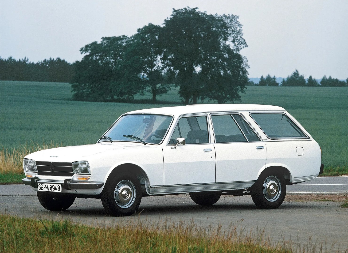 Peugeot_504_1_generation__Estate_5-door__1.jpg