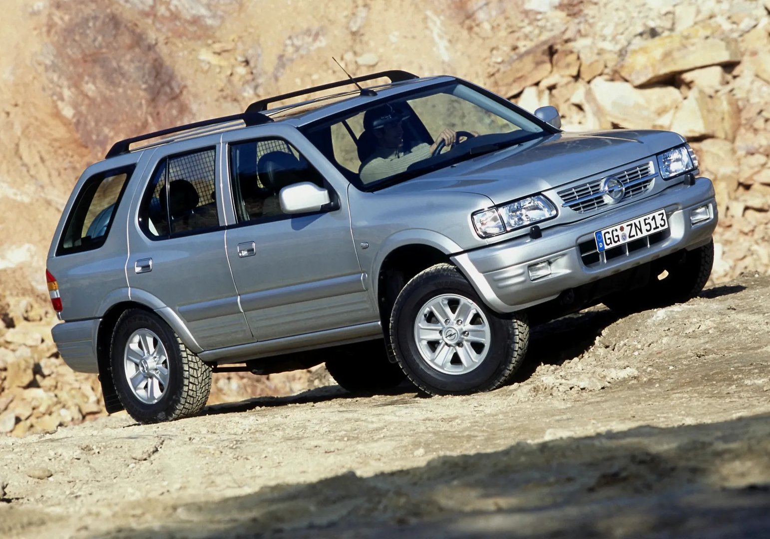 Opel_Frontera_2_generation_restyling__SUV_5-doors__1.jpg
