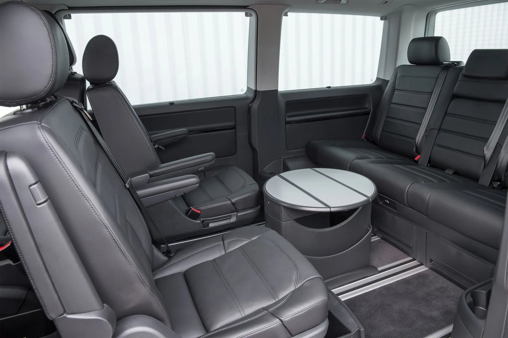 Volkswagen_Caravelle_6_generation__Minivan__12.jpg