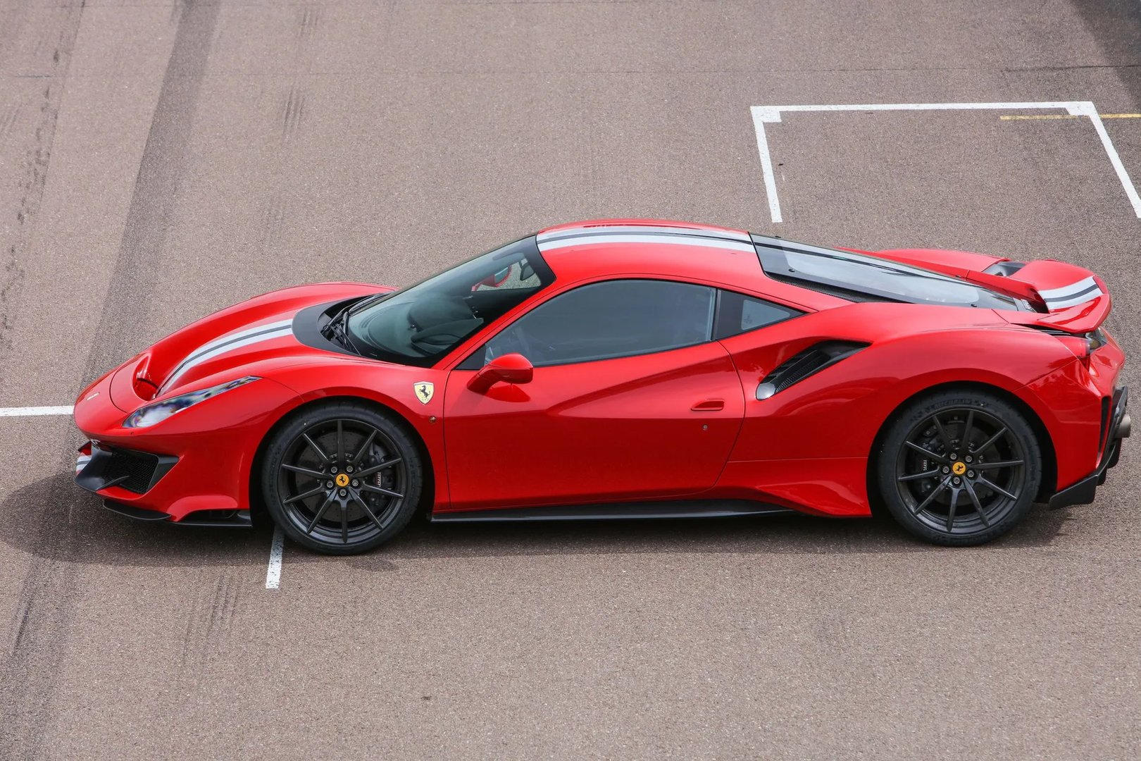 Ferrari_488_2_generation__Coupe__11.jpg