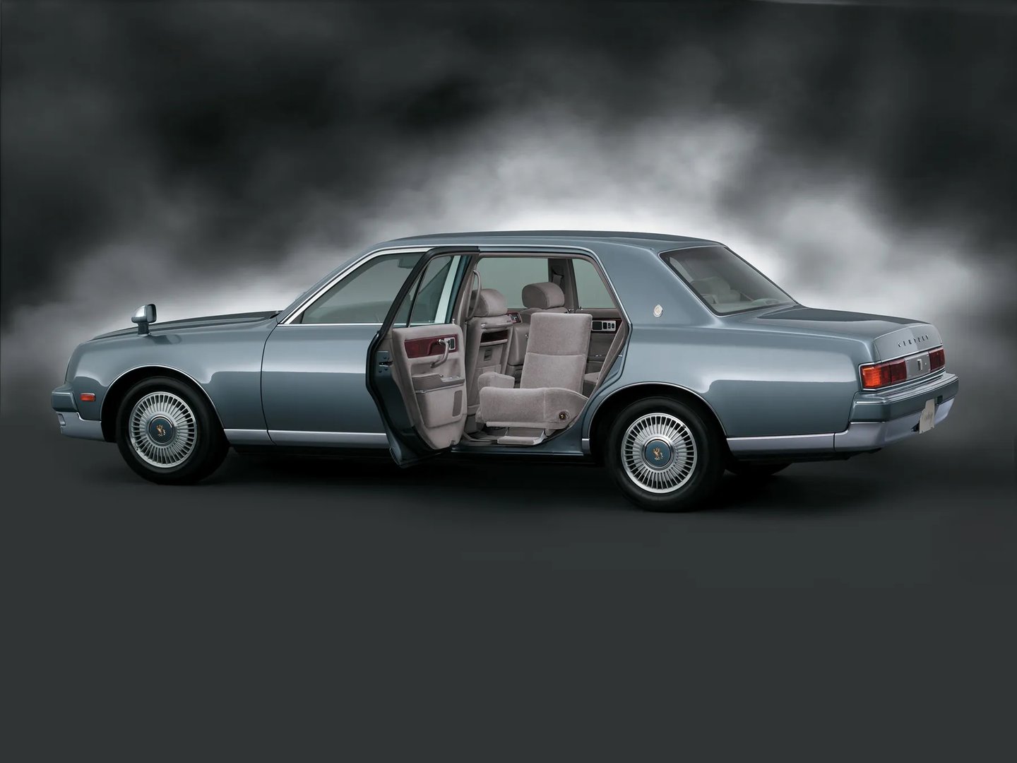 Toyota_Century_2_generation__Sedan__1.jpg