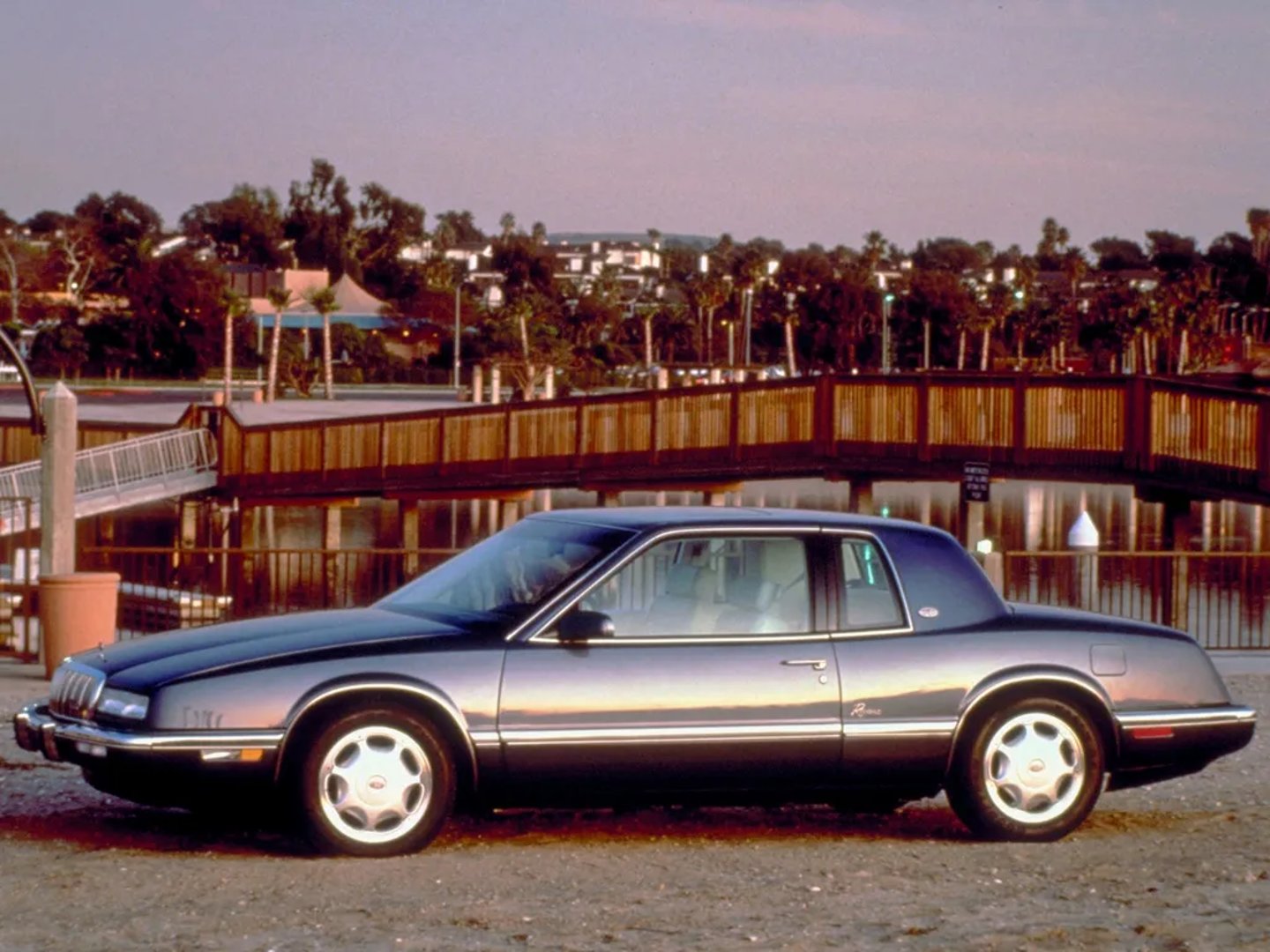 Buick_Riviera_7_generation__Coupe__3.jpg