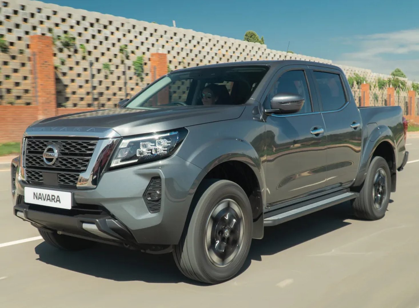 Nissan_Navara_4_generation_restyling__Pickup_double-cab__12.jpg