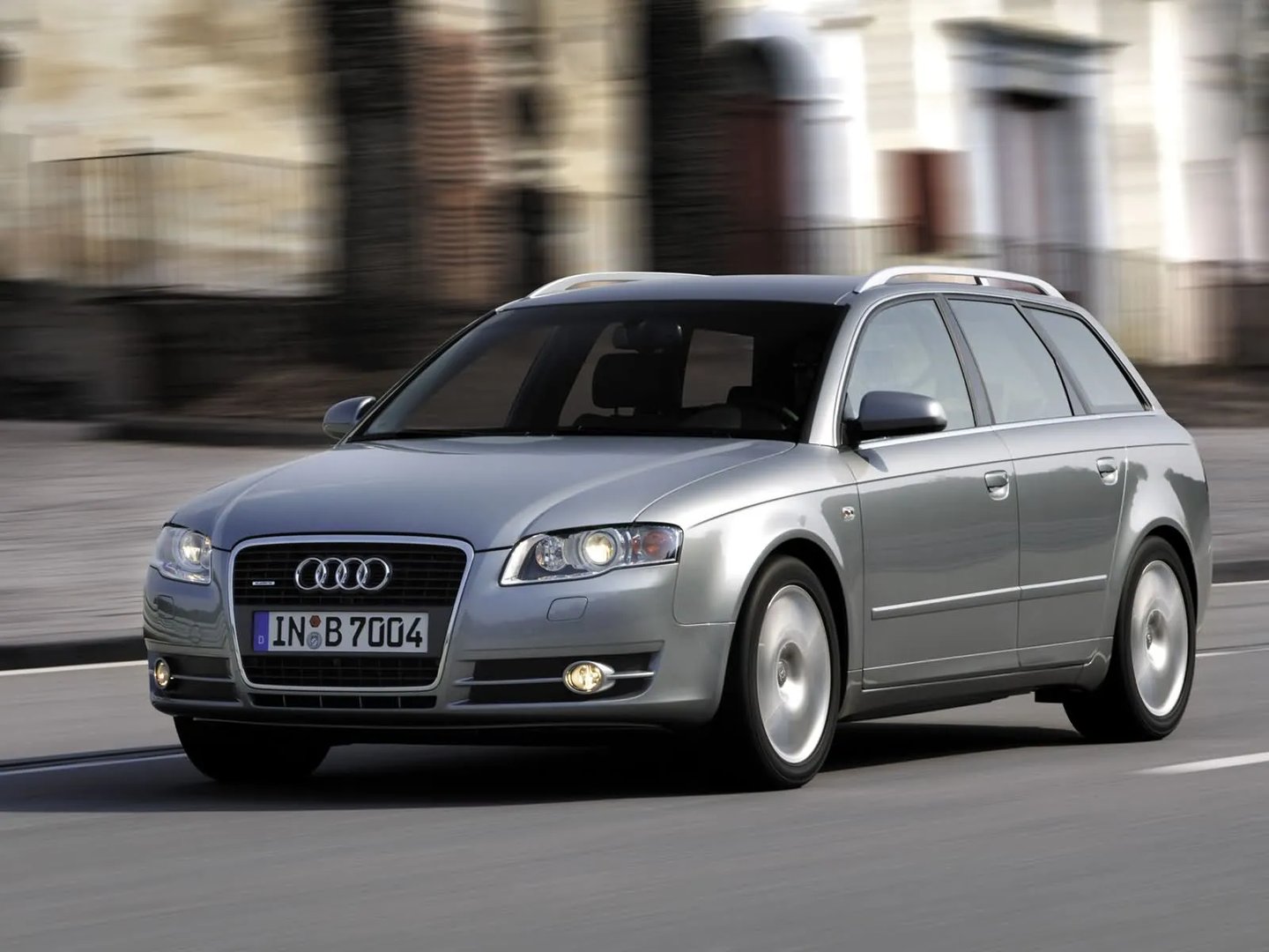 Audi_A4_3_generation__Estate_5-door__8.jpg