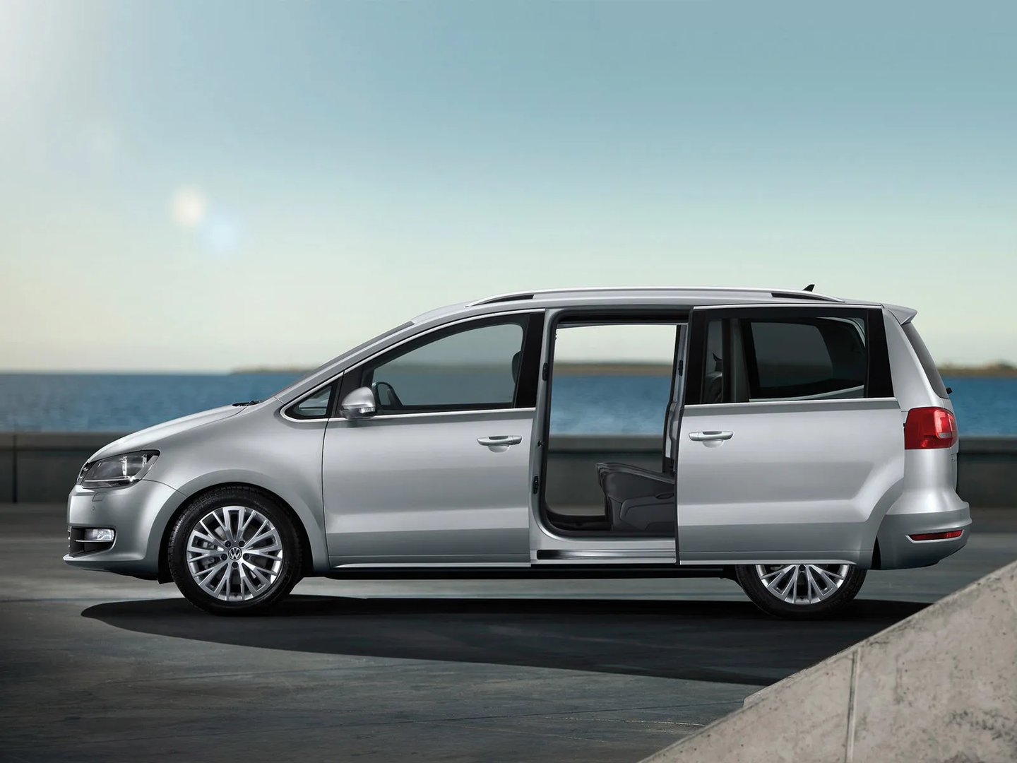 Volkswagen_Sharan_2_generation__Minivan__6.jpg